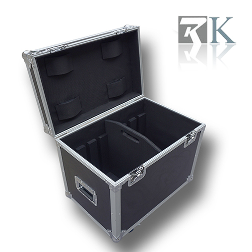 Utility flight case with movable divider board